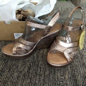 Born Gikd Platform Wedge Sandals